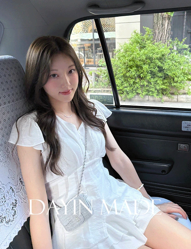 [MADE] 요거트 날개 셔링 리본 블라우스