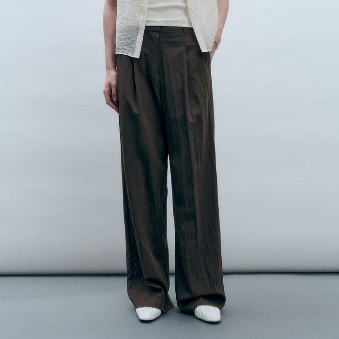 나일론 원 턱 와이드 슬랙스 브라운 MDPT025NYBROWN