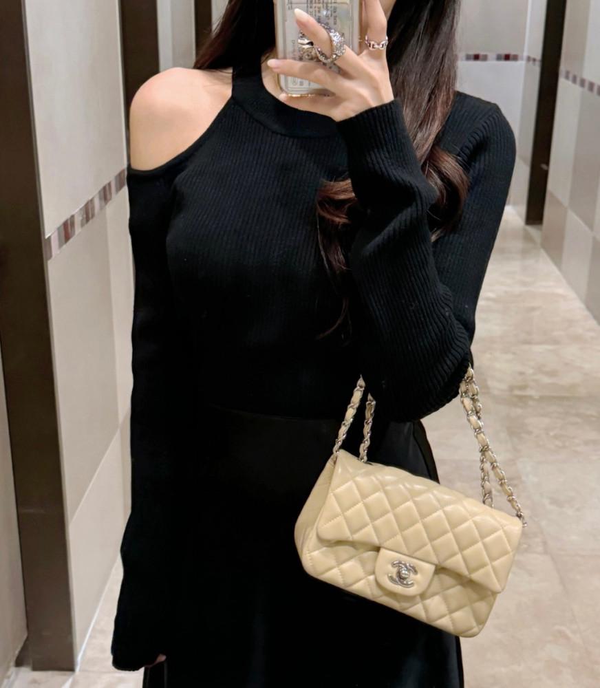 어깨 트임 긴팔 니트