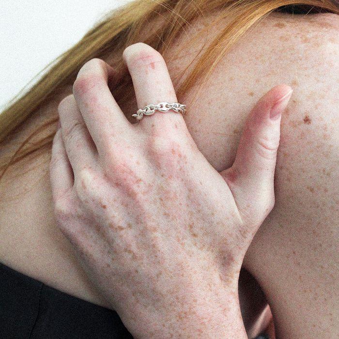 Delicate Amara Chain Ring