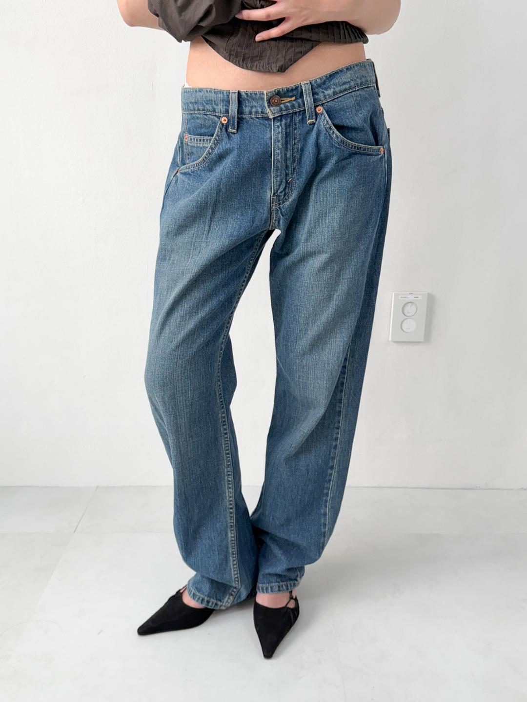 579. Levi's 610 jean