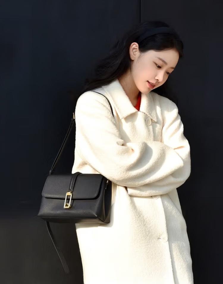 [D-LOCK] 블랙 D락장식 가죽 크로스백
