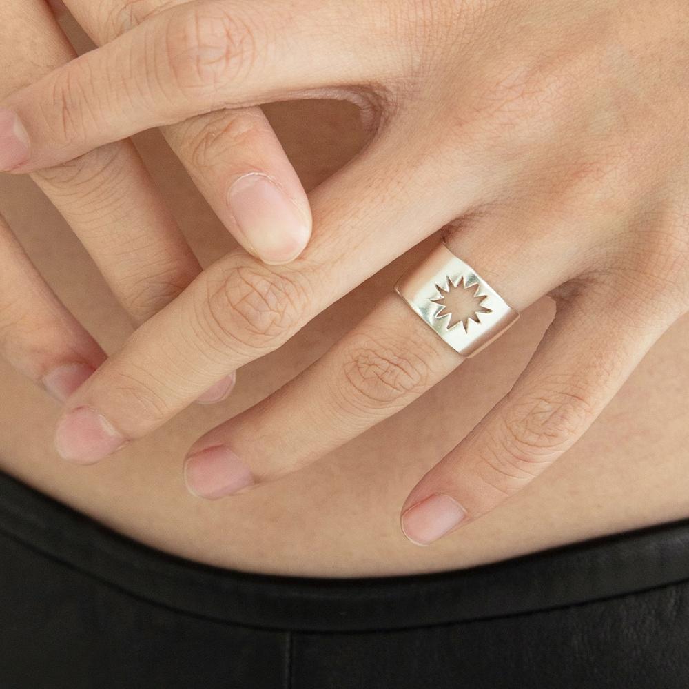 The Earth 18 ring