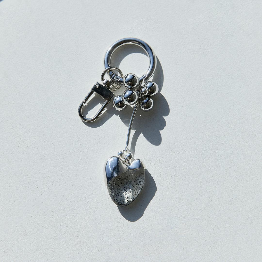 GLOW HEART KEY RING (프리오더)