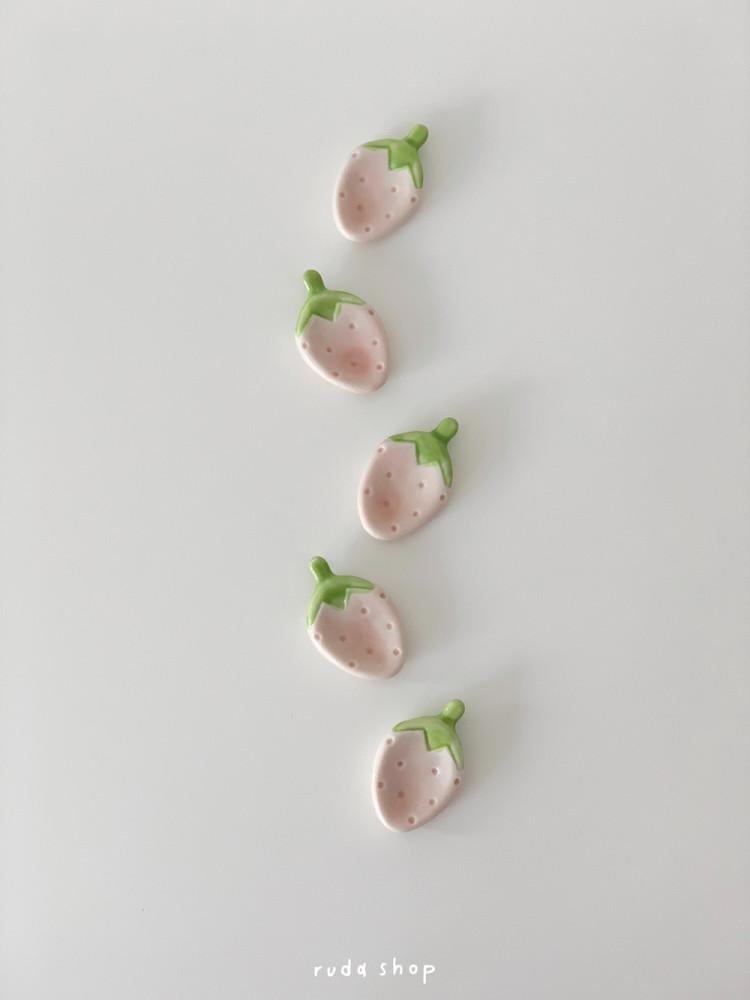 루다샵 스트로베리 수저받침