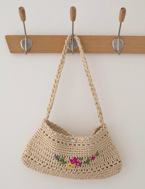 No.64 / Daisy Raffia Baguette Shoulder Bag