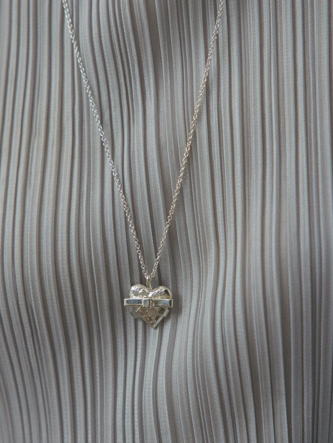 Heart Ribbon Necklace_Silver