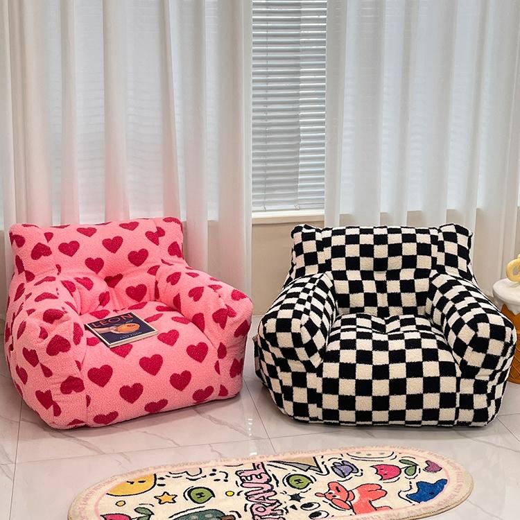 핑크 하트 체커보드 블랙 소파