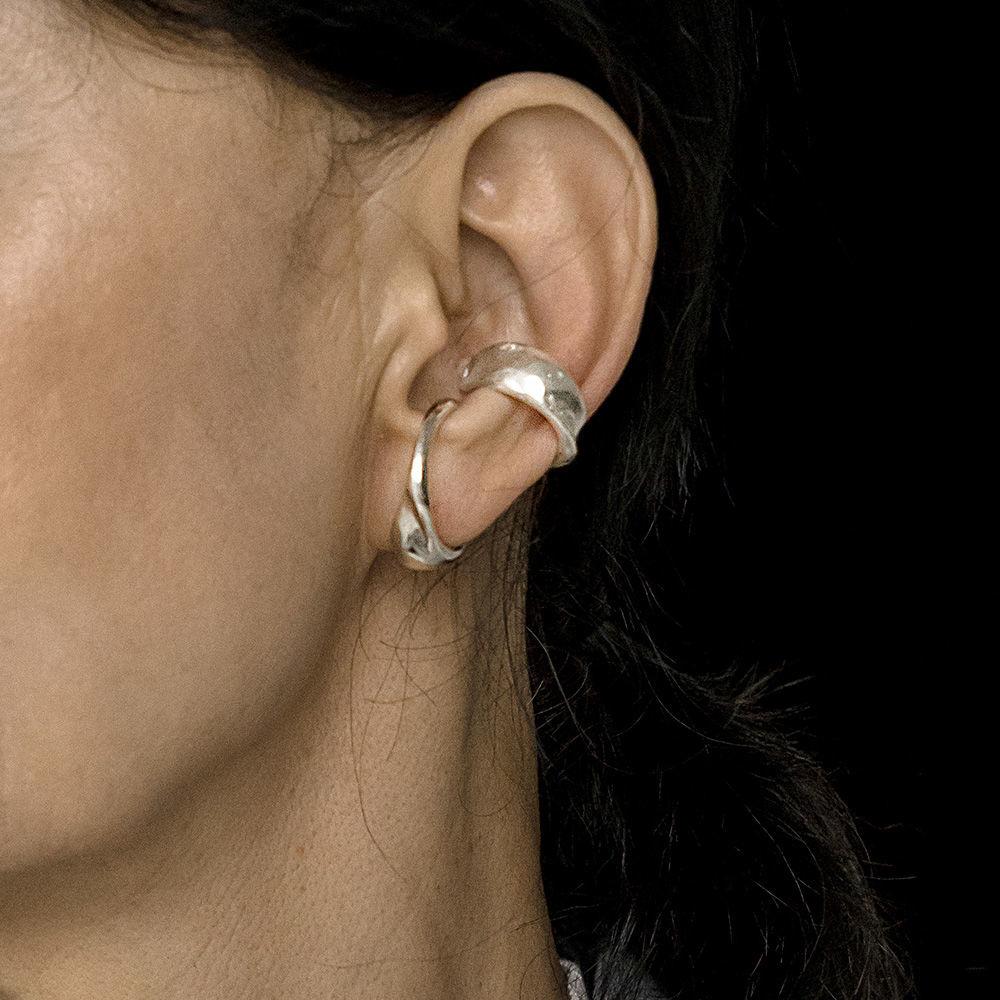 Wave ear-cuff
