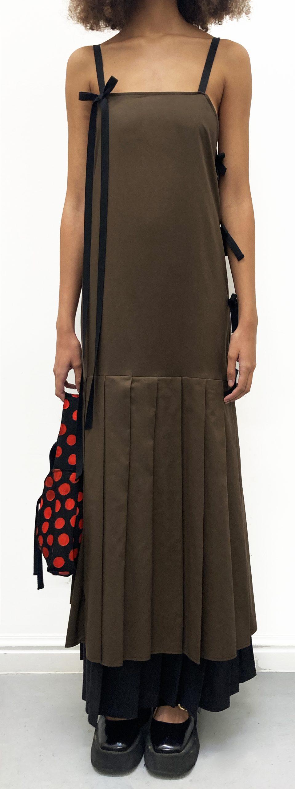 - Khaki Nicolas dress - Lauren Perrin