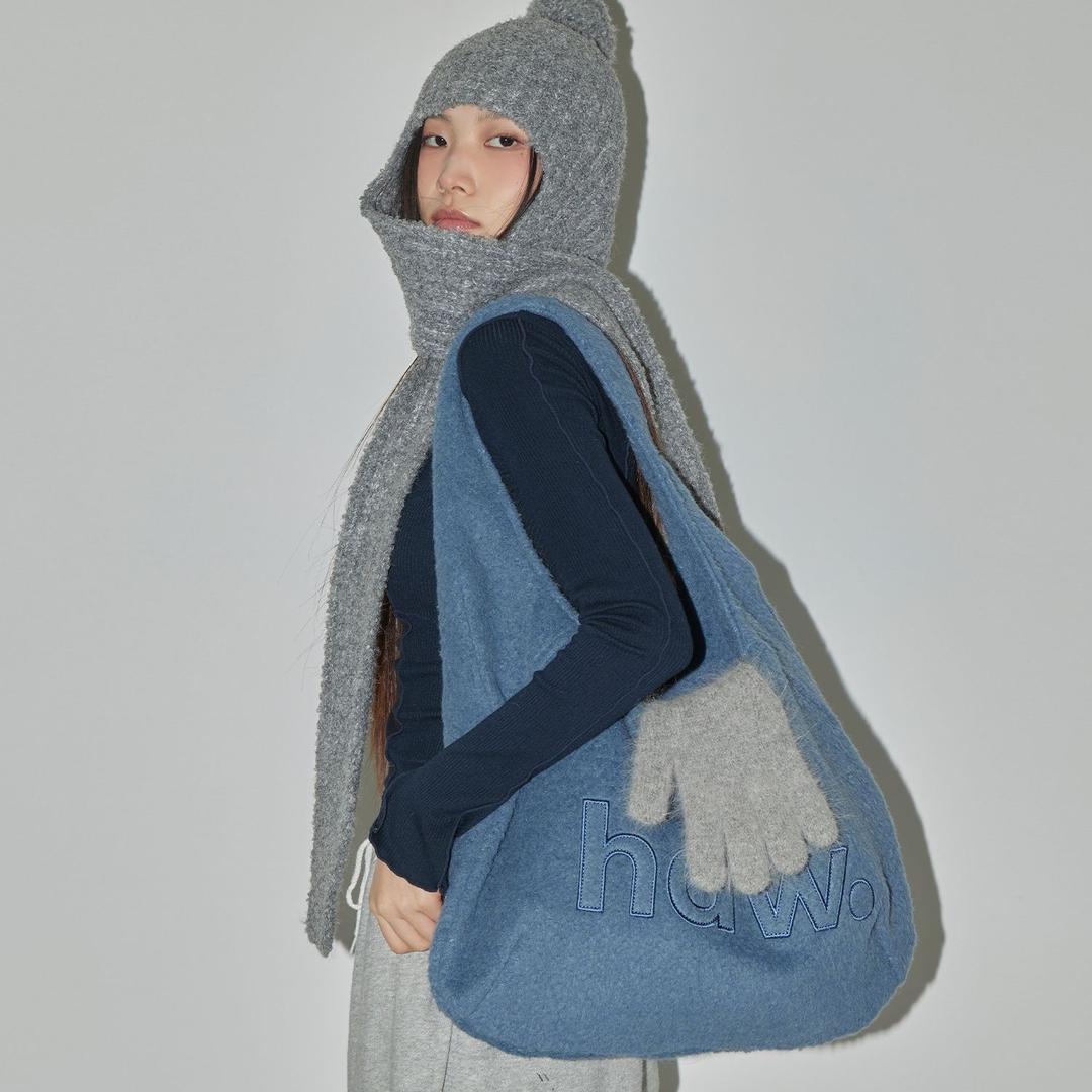 wool pebble bag (BL)