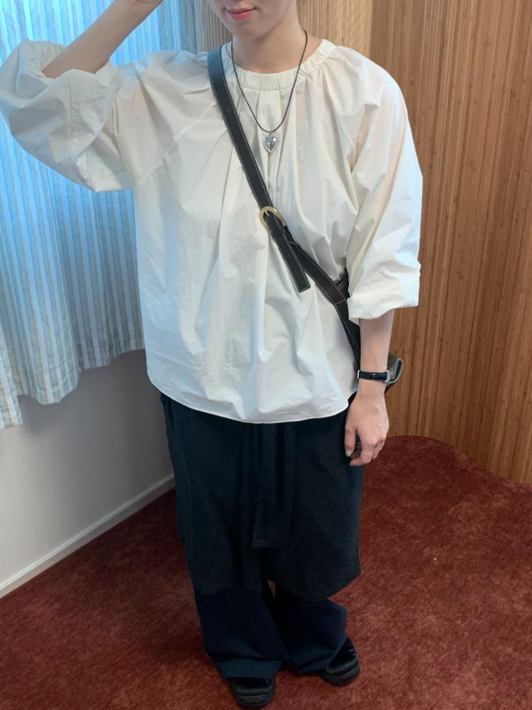 Pintuck round blouse(2COLOR)