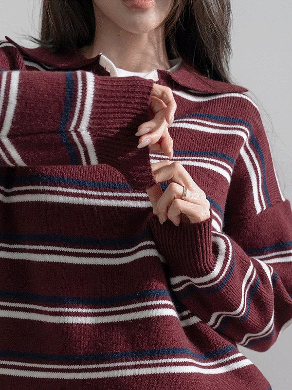 두 가지 컬러 배색의 스트라이프 패턴! 세련된 배색 카라넥과 안정감을 주는 버튼 포인트!