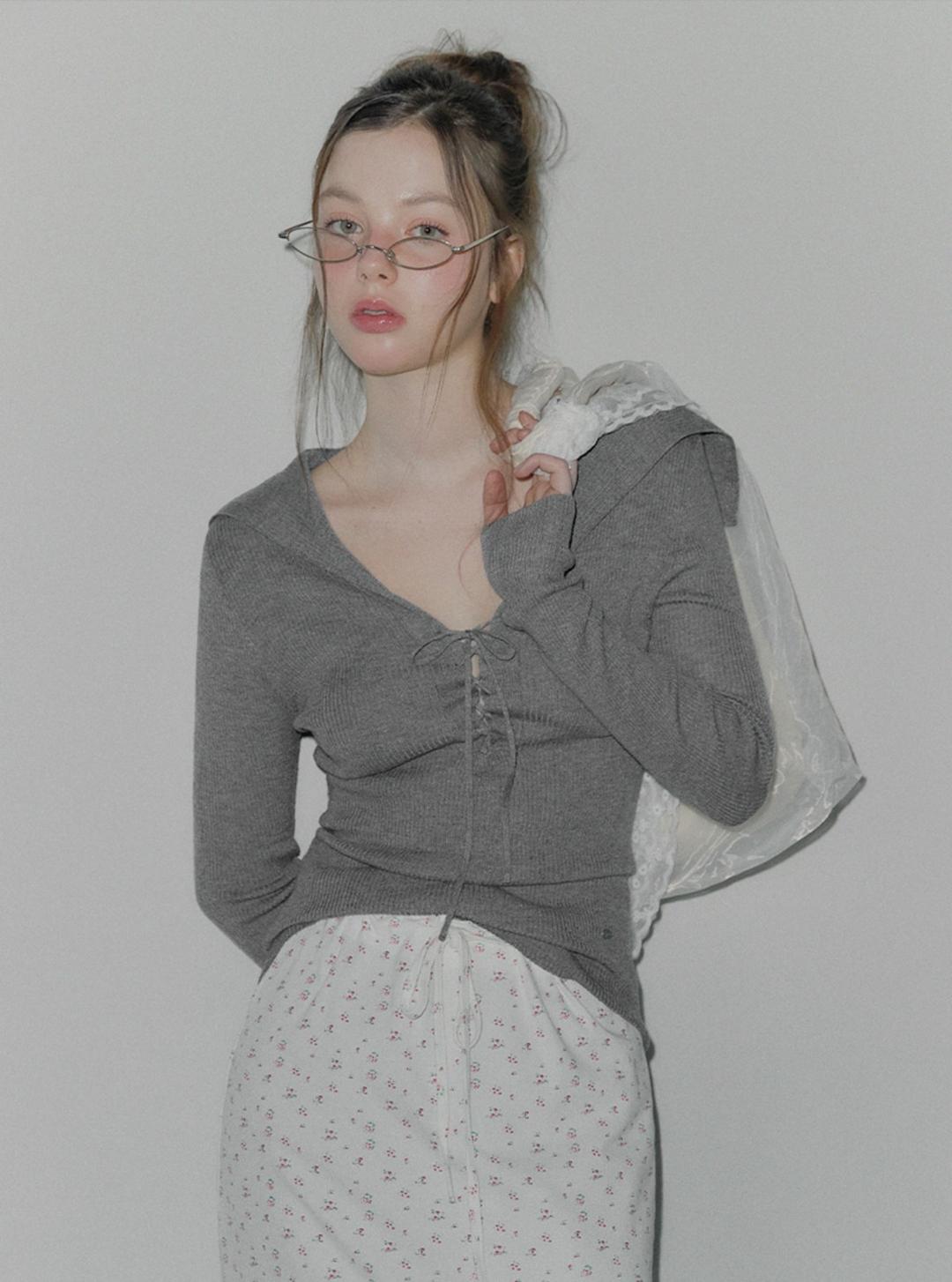 [온라인단독] 폰티 세일러 카라 스트랩 긴팔 니트