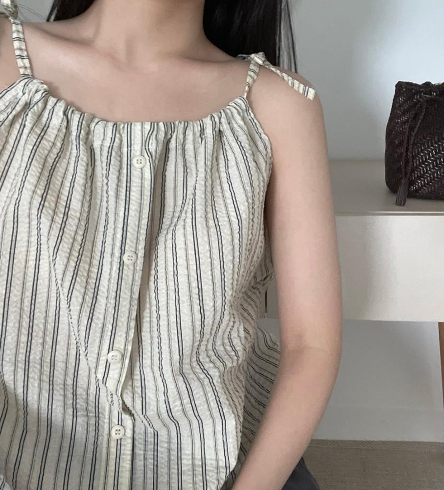 시어서커 스트라이프 나시 블라우스