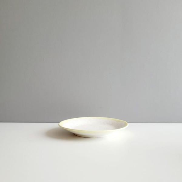 [원형접시]현-아트 오트밀색 노란무늬 둥근접시 플레이트