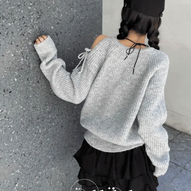[발레코어🖤] 아방핏 어깨 트임 리본 포인트 오프숄더 니트