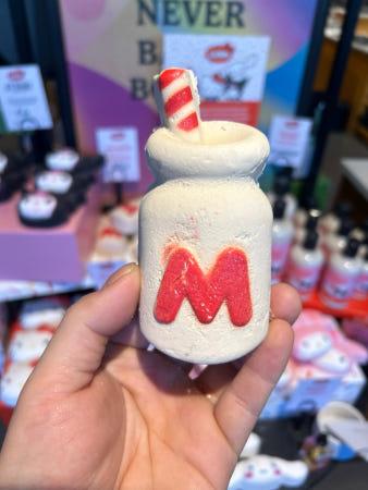 이런 상품 어때요? 러쉬 X 산리오 헬로키티 밀크 보틀 버블 바 150g