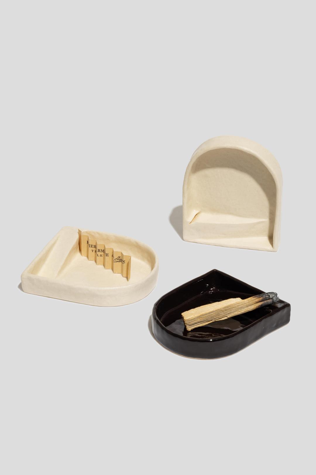 Arch ramp tray