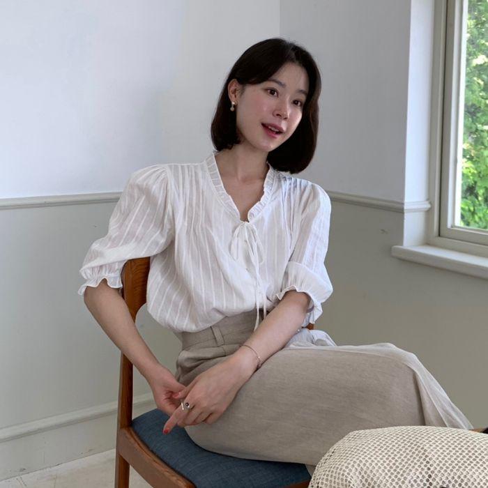 frill pintuck half sleeve blouse - white