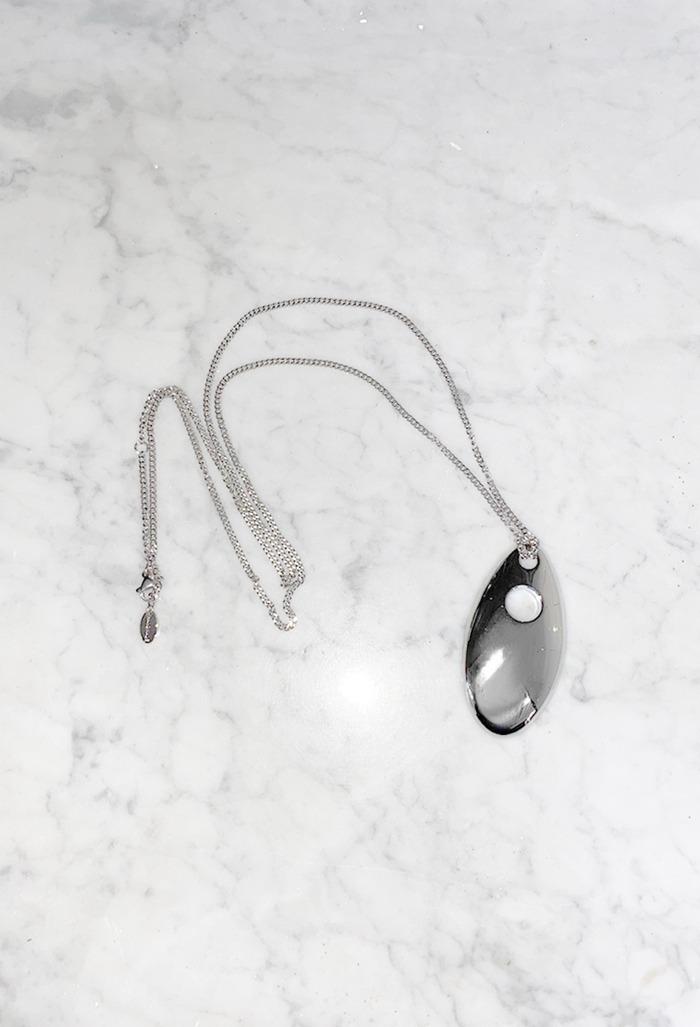 아일렛 롱 네크리스