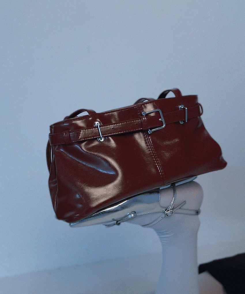 던릿무드 버클 벨티드 롱 숄더백