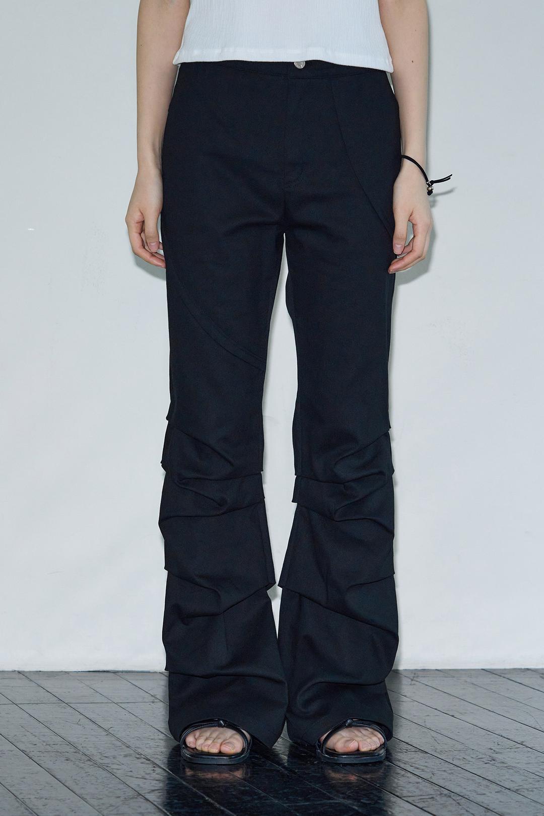 [S 사이즈 8/14 (목) 예약 발송] IRREGULAR COTTON FLARE TUCK PANTS / BLACK