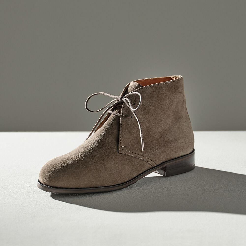 Suede Chukka Boots . Khaki Beige [W/ Vibram]