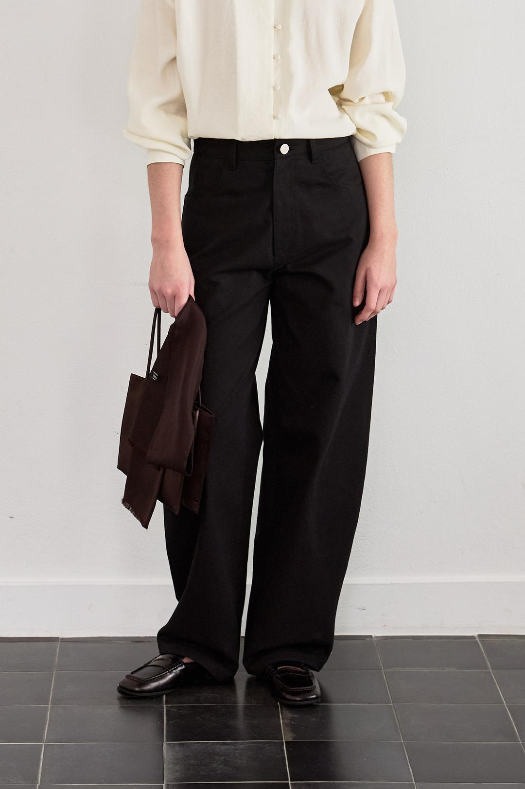 Curved Pants in Dense Twill (Black)