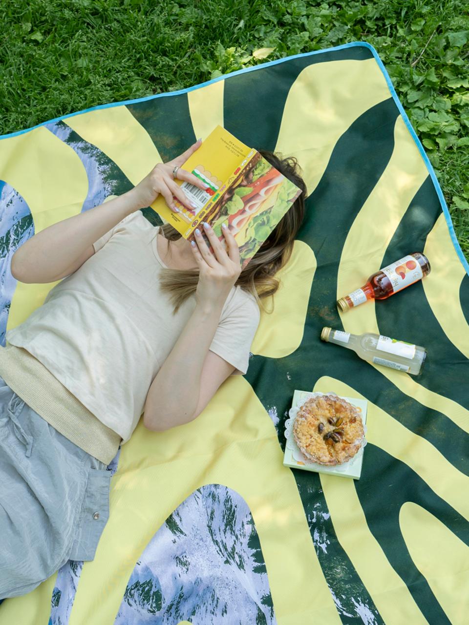 피크닉매트 FLOWS AROUND ME