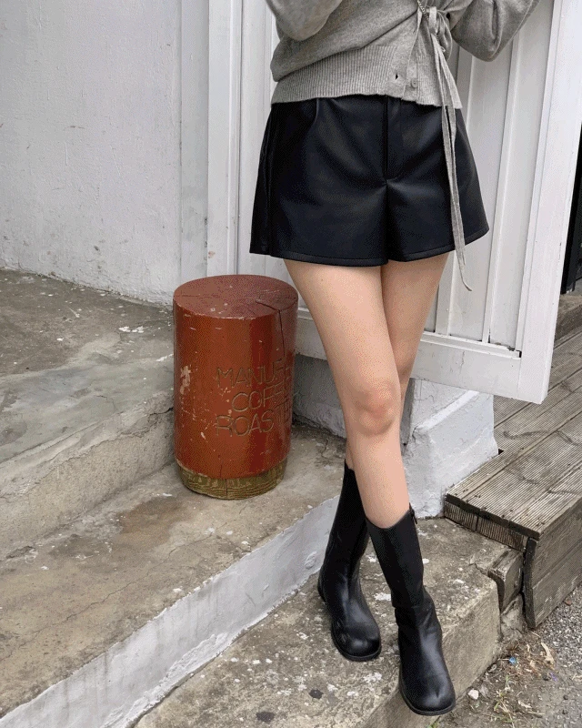 마테 레더 A라인 뒷밴딩 숏 팬츠 반바지 (3 color)