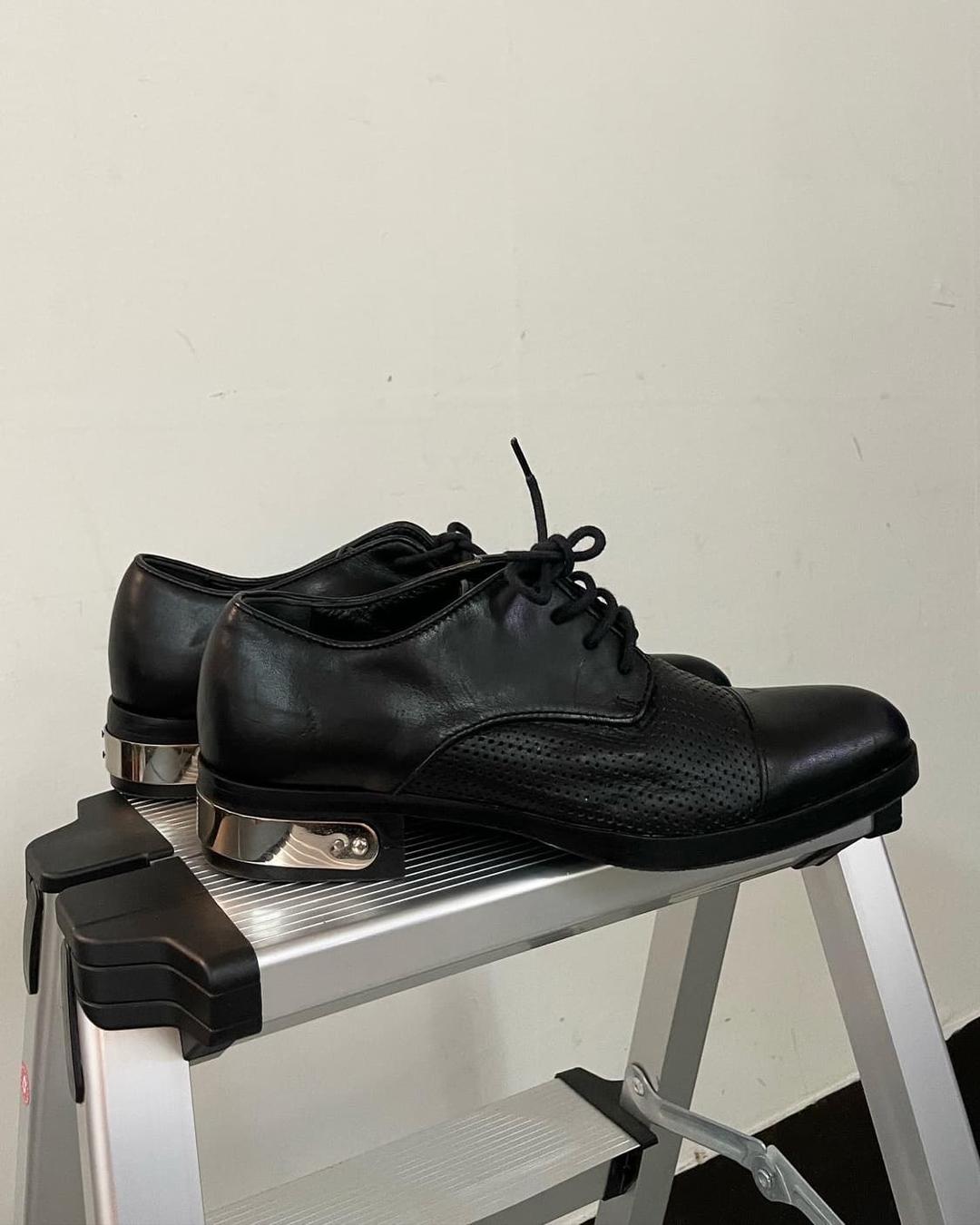 Diesel black gold line lace up