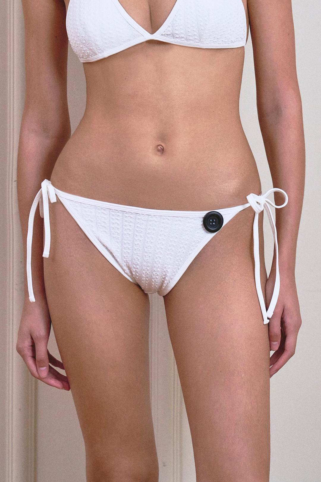 빅버튼 트라이앵글 비키니팬티 (White)
