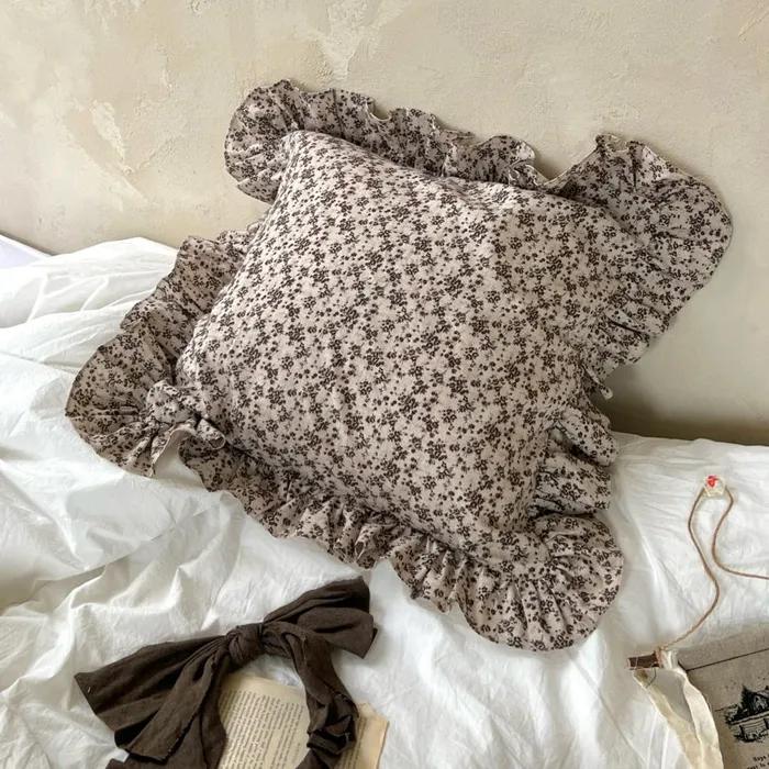 블루이즈더웜 빈티지 프릴 쿠션커버 베개커버