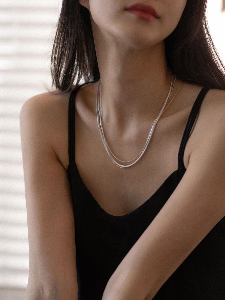 콜튼 트리플 목걸이