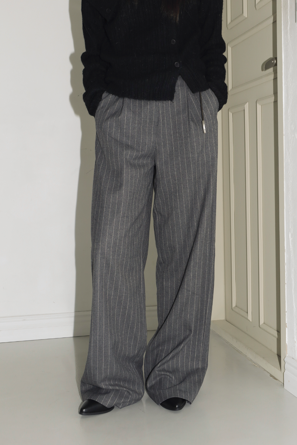 세라 울 스트라이프 핀턱 슬랙스 2color