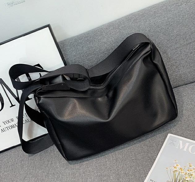 미니멀 레더 크로스백