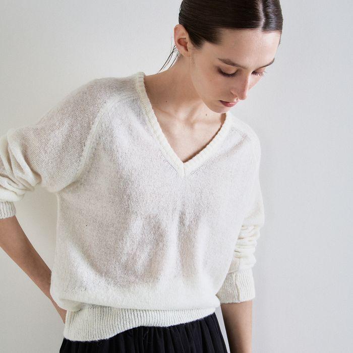 Shimmer V-neck sweater (Ivory)