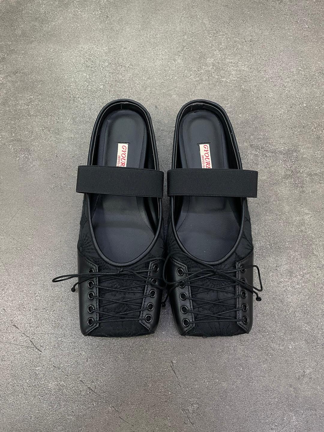 Square Mule Flat Black (1cm) — GYOUREE KIM