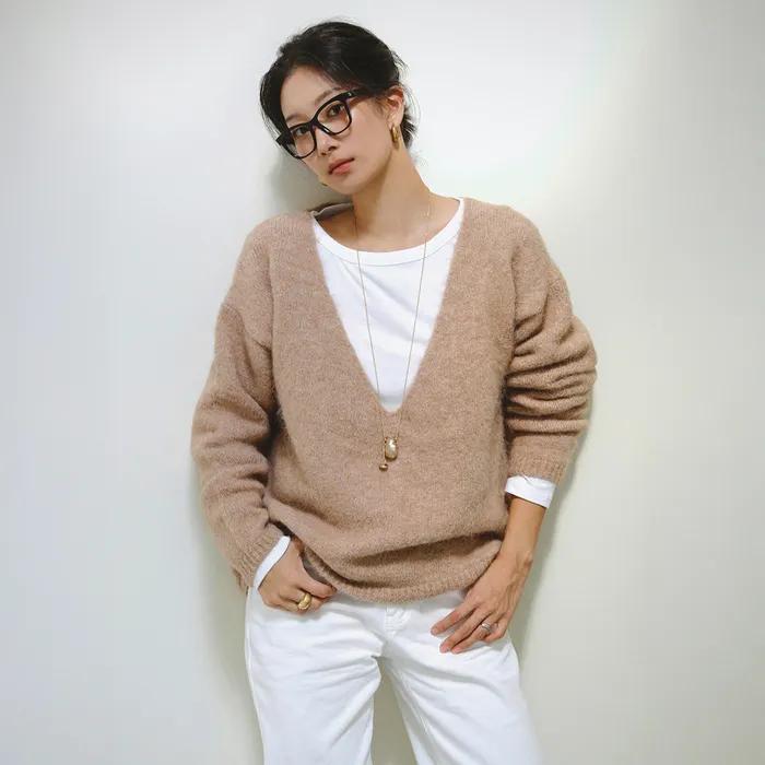 Deep v-neck knit (베이지)