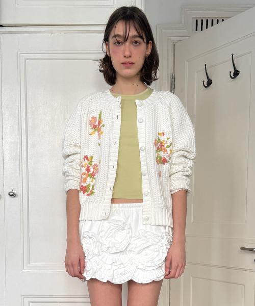 [NMIXX 해원 착용]  Flower Hand Embroidered Cardigan (Cream)