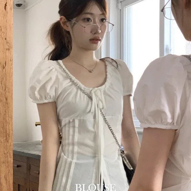 [허리리본/팔뚝커버핏/핏조절]리마인 리본 스트랩 핀턱 잘록 슬림핏 버튼 퍼프 숏슬리브 반팔 블라우스 2color