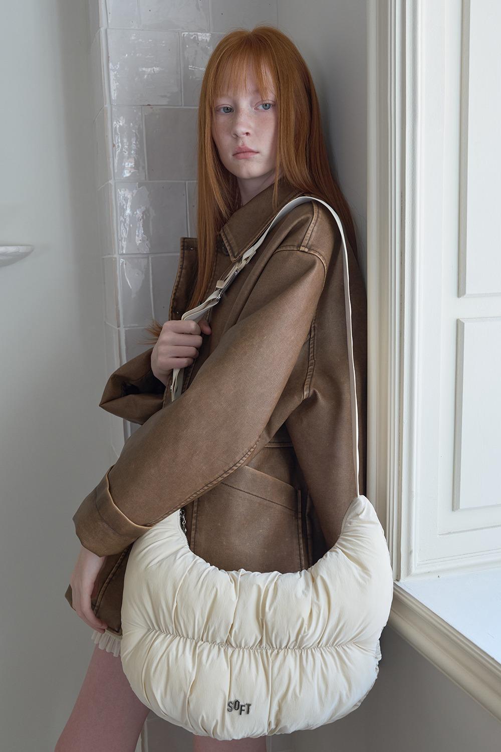 BIG BREAD PADDING CROSS BAG [CREAM]  [9월26일 순차배송]