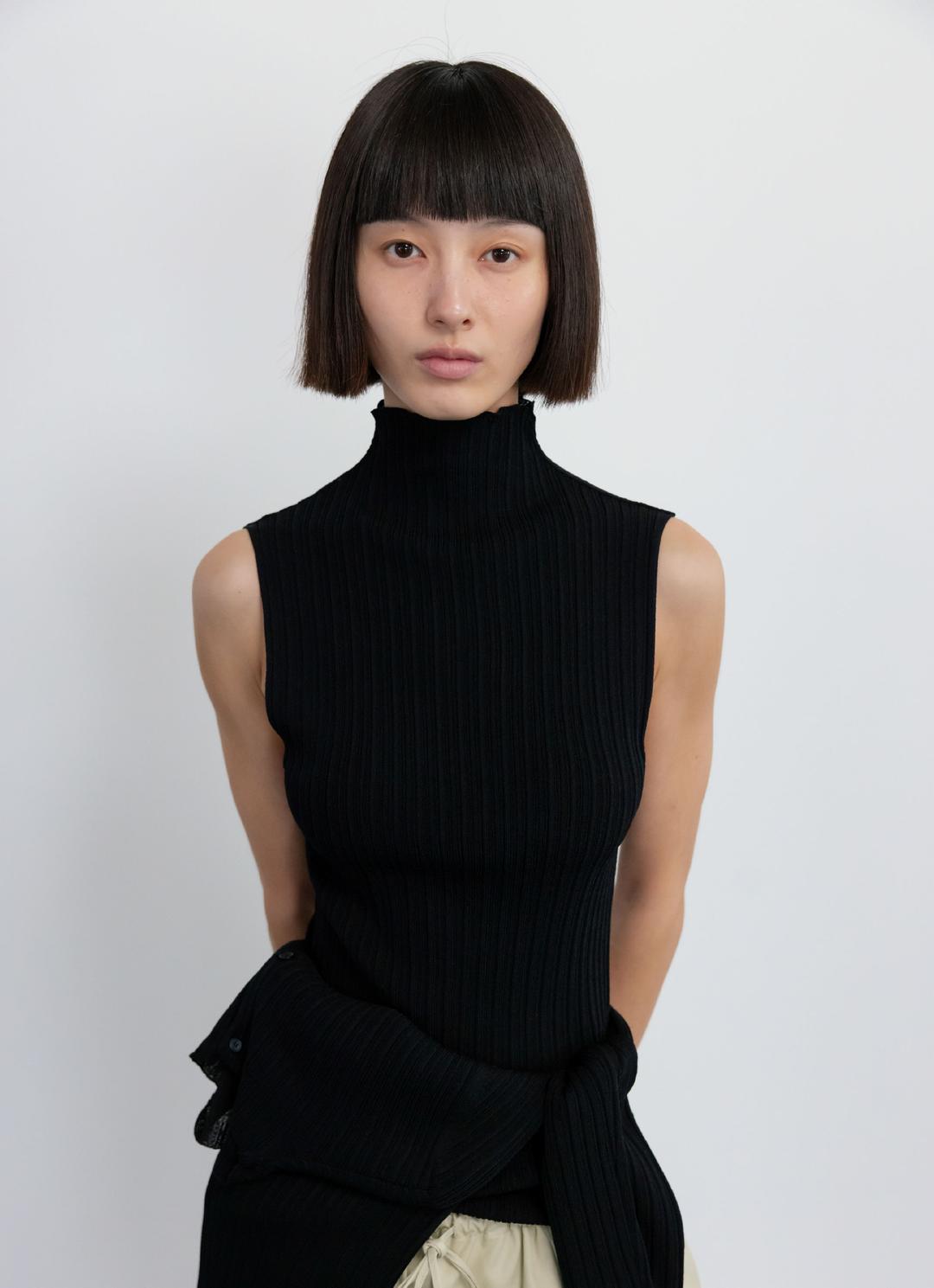 25SS SLIM PLEATS SLEEVELESS / BLACK