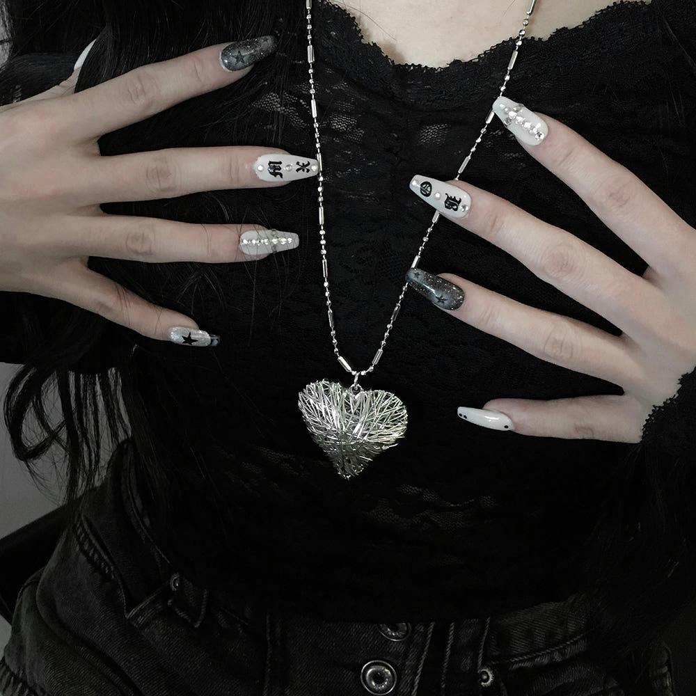 와이어 하트 목걸이 몬모릴로 써지컬스틸