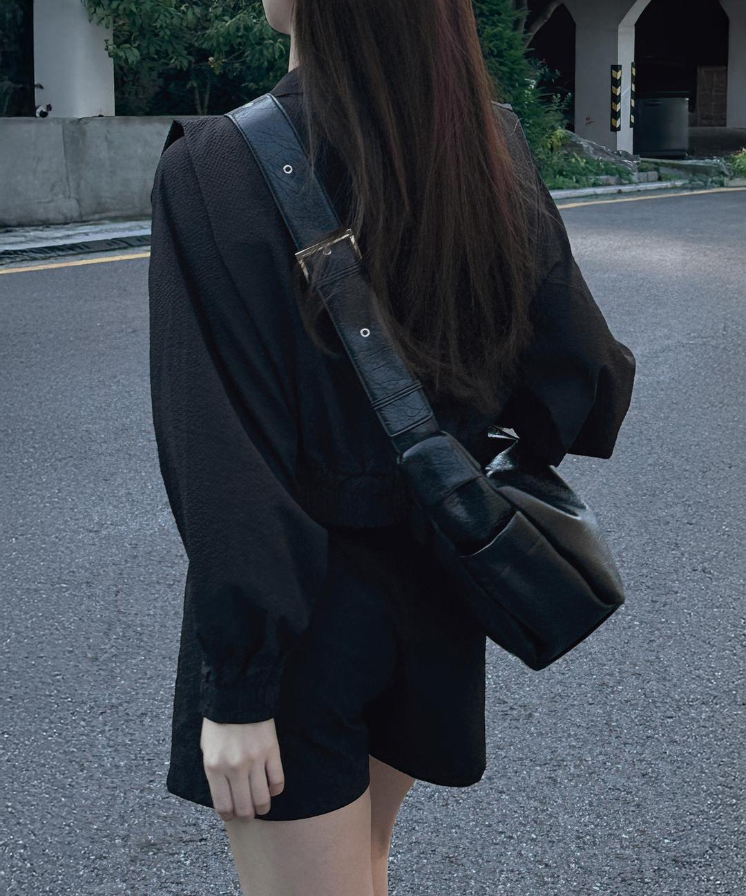바이닐로 데일리 반달 크로스백