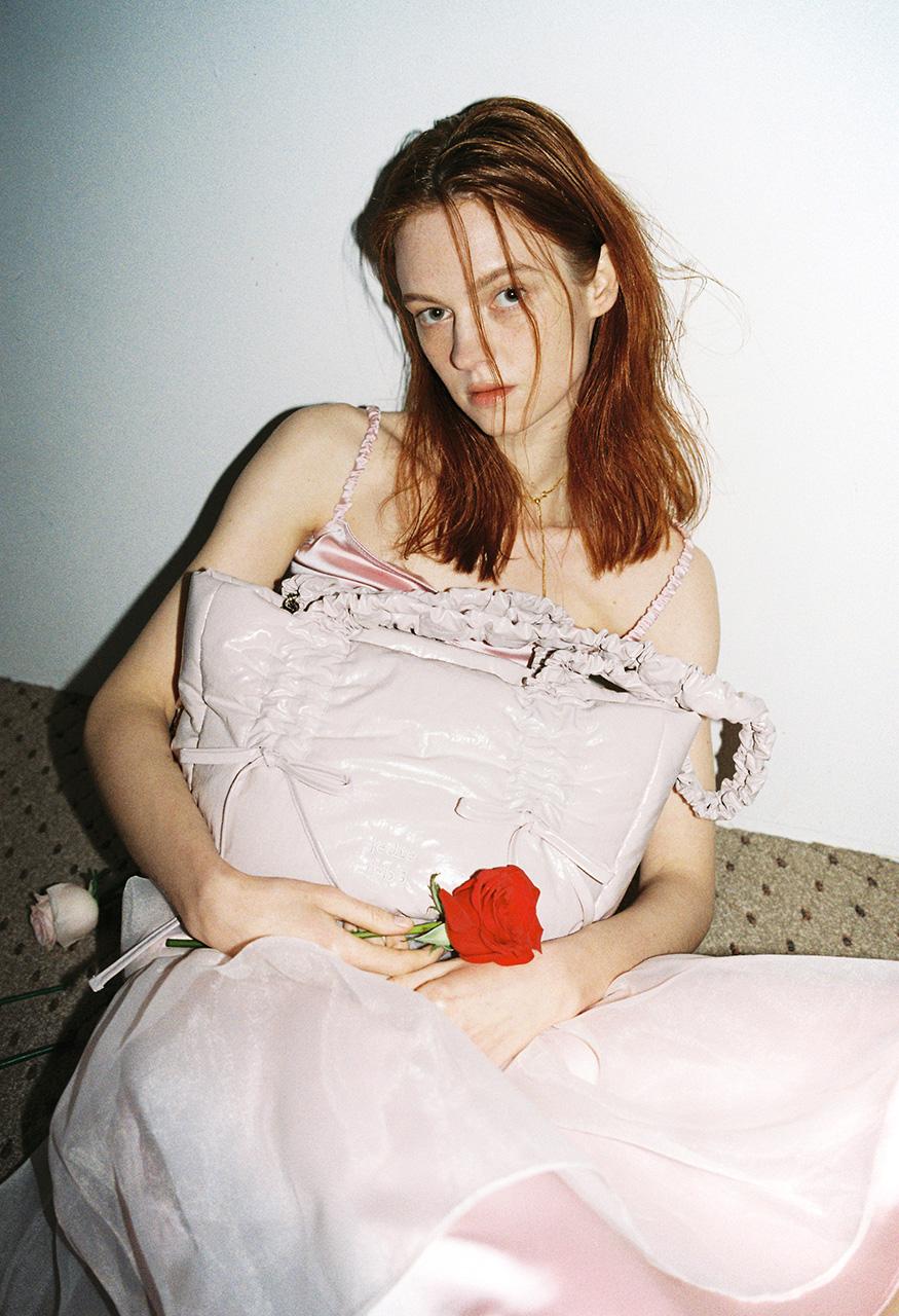 [new color 출시 4/9 예약배송] Glossy Butterfly shoulder bag Medium _2colors