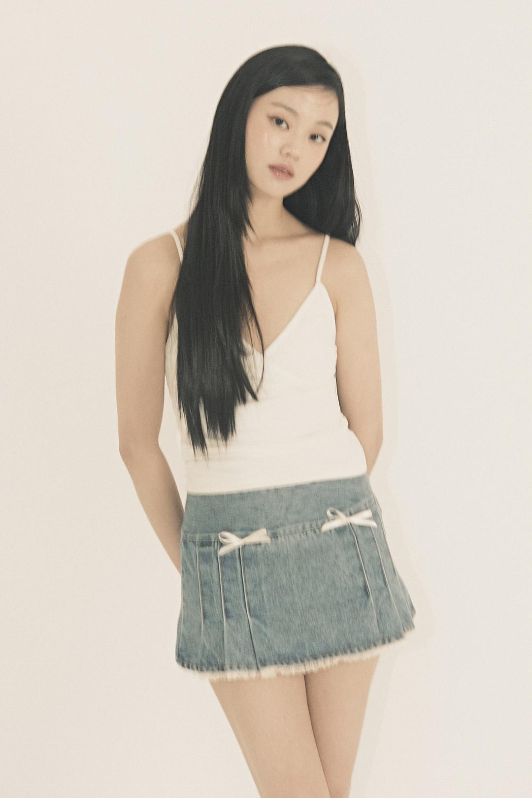 Perky denim skirt