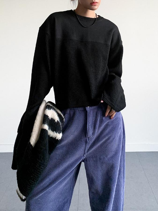 니트 배색 세미크롭 맨투맨