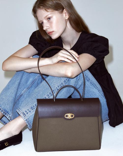 아떼 바네사브루노(ATHE VANESSABRUNO)  [MAISON] 카키 캔버스 숄더백 AABA5E312K2 - 사이즈 & 후기 | 무신사